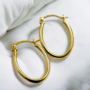 14K Gold Oval Hoop Earrings, Gold Hinged Hoop Earring, Thin Minimal Look Oval Hoop Earrings