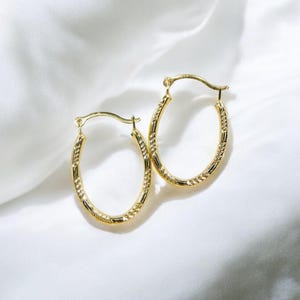14K Gold Oval Hoop Ohrring, Diamant geschliffene texturierte Klapp Hoop Ohrringe, Solid Gold Hoop Ohrring