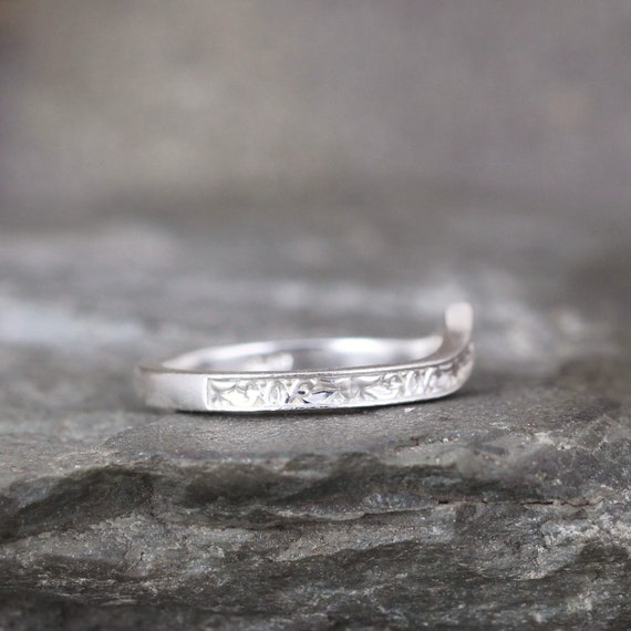 V Shape Wedding Band Country Western Style Chevron Ring Etsy