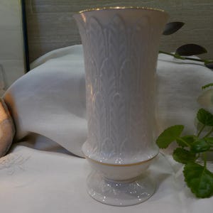 Lenox USA Vase with Gold Trim and Embossed Leaf Motif – Elegant Porcelain Accent Piece