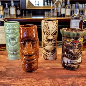 18 cm hohe Tiki-Vase: Lebendige tropische Gesichter - Keramik