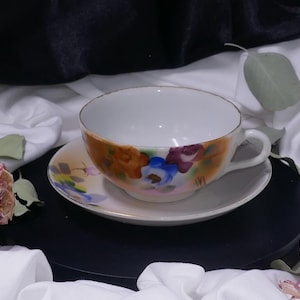 Vintage Floral Tea Cup and Saucer Set – Delicate Porcelain with Gold Trim