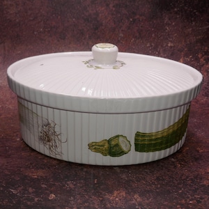 FLAWLESS White Vegetable Print Casserole with Lid - Vintage Ceramic Baking Dish, Farmhouse Bakeware