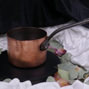 Franse vintage koperen pan met gietijzeren handvat - Made in France