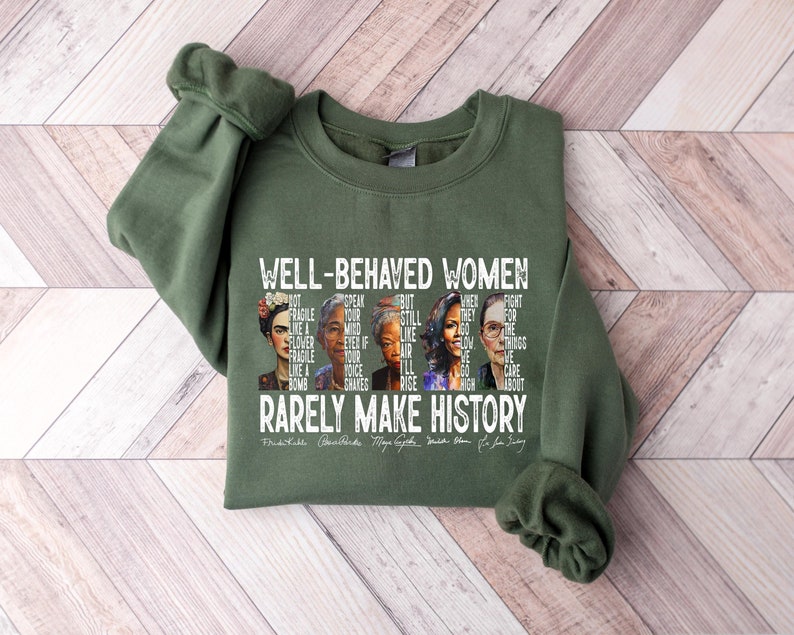 Sudadera con el lema "Las mujeres bien educadas rara vez hacen historia", camiseta feminista, camiseta de empoderamiento femenino, camiseta de mujeres fuertes, camiseta de derechos de las mujeres imagen 1
