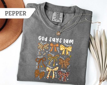 Camisa cristiana Comfort Colors® para niñas, versículo bíblico "Dios dice que soy niña", camisa religiosa con lazo para niñas, ropa para la escuela dominical, Jesús