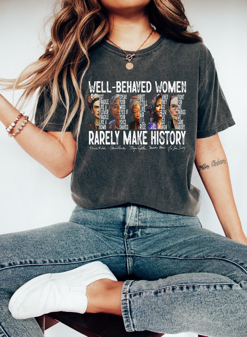 Sudadera con el lema "Las mujeres bien educadas rara vez hacen historia", camiseta feminista, camiseta de empoderamiento femenino, camiseta de mujeres fuertes, camiseta de derechos de las mujeres imagen 4