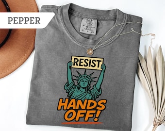 Camiseta retro Comfort Colors® "Manos fuera de la Estatua de la Libertad", "Manos fuera de nuestra democracia", "Camiseta anti Trump", "Protesta en EE. UU.", "Regalo demócrata"