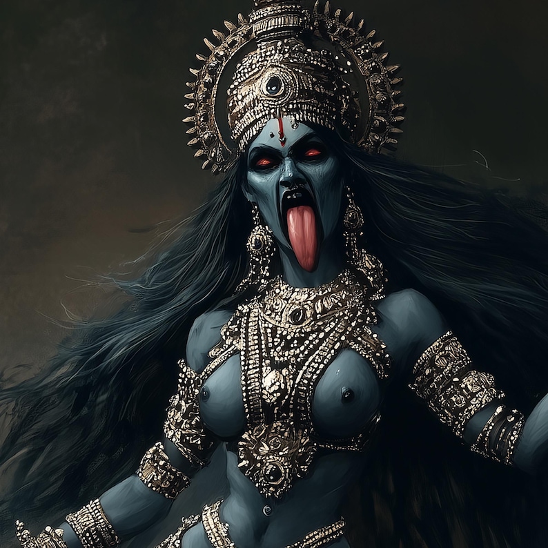 Puede incluir: Una deidad azul oscuro con cabello negro largo, que lleva una corona dorada y joyas adornadas, con una expresi&oacute;n feroz y la lengua fuera.