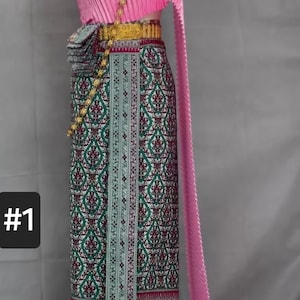 ゴージャスな伝統的なタイのドレス、タイ/クメールのウェディングドレス、花嫁介添人ドレス、Chut Thai、ハンドメイド、プリント生地、ウエスト最大 36 インチ
