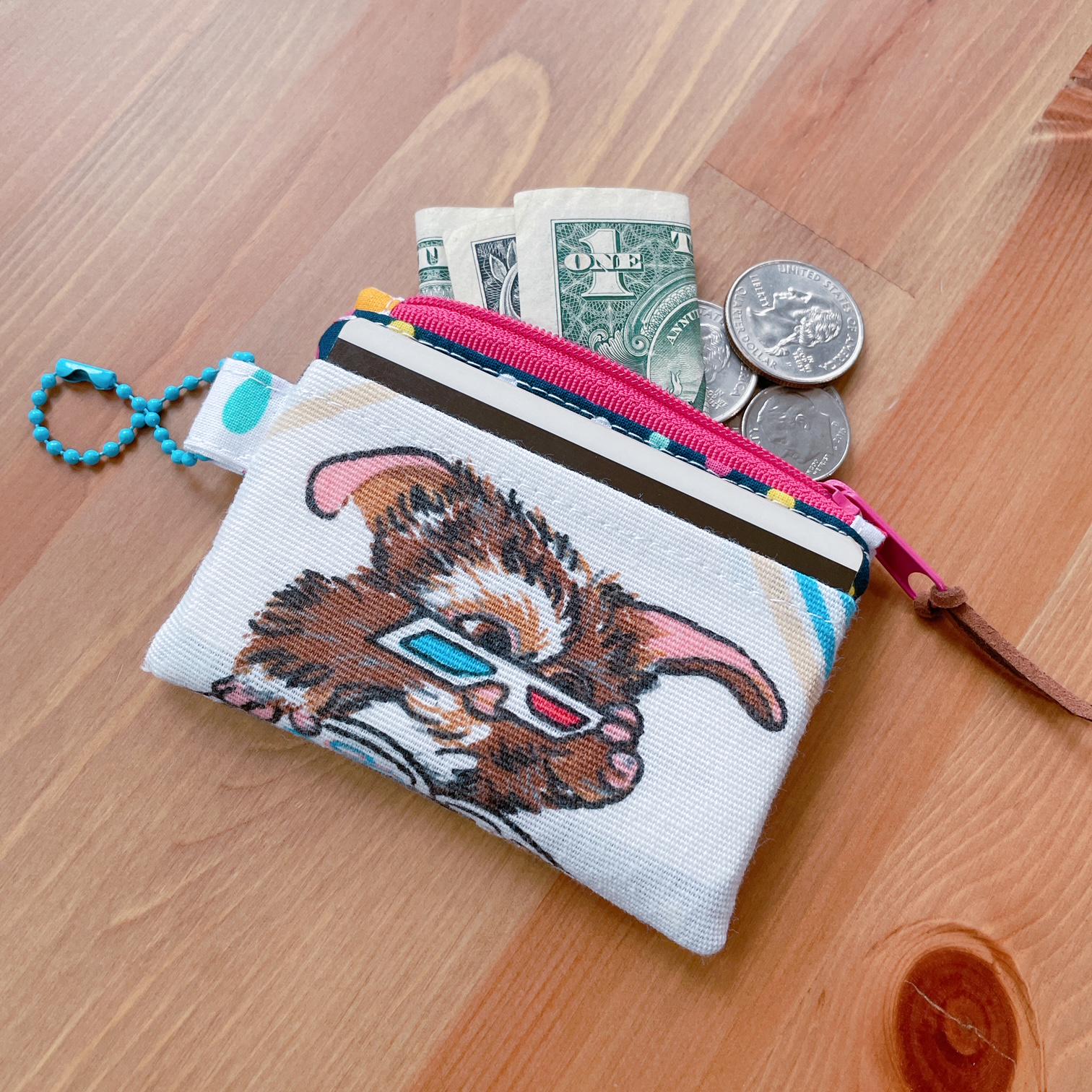 アップサイクルされたスヌーピーのミニジッパーポーチ:手作りピーナッツコインウォレット