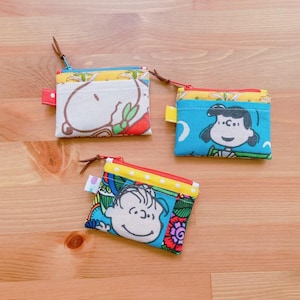 Upcycled Snoopy Minizippertasche: Handgemachte Peanuts-Geldbörse