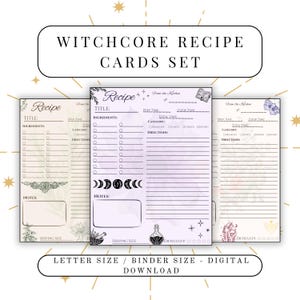 Op de afbeelding: Een set Witchcore receptkaarten met een vintage esthetiek. De kaarten bevatten secties voor ingrediënten, instructies en notities, met decoratieve bloemen- en hemelse illustraties. De tekst op de kaarten luidt "Witchcore Recipe Cards Set".