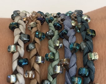 Kit fai da te per braccialetti intrecciati in seta: braccialetti dell'amicizia per adulti di Marsha Neal Studio