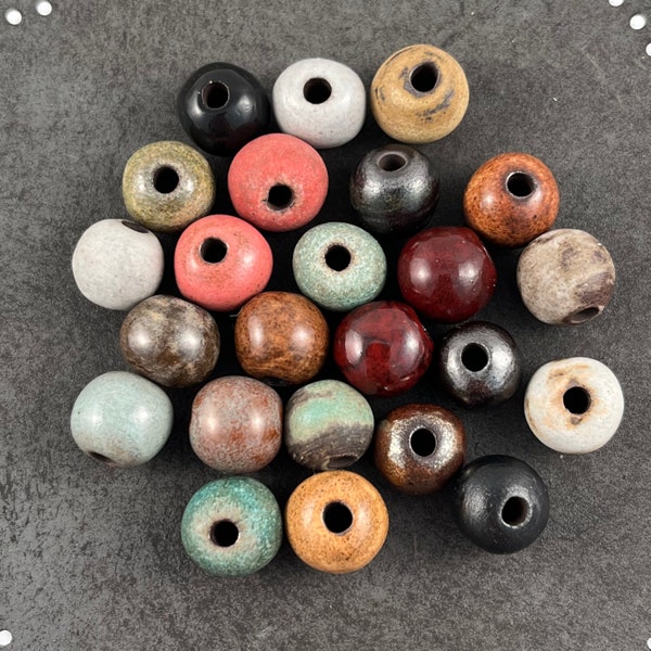 Schmuckherstellung Zubehör handgemachte Keramikperlen Runde Perlen Schokolade Steinzeug Ton rustikale Glasuren Hergestellt auf Bestellung Marsha Neal Studio