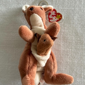 AUTHENTICATED MUSEUM QUALITY Pouch The Kangaroo Beanie Baby