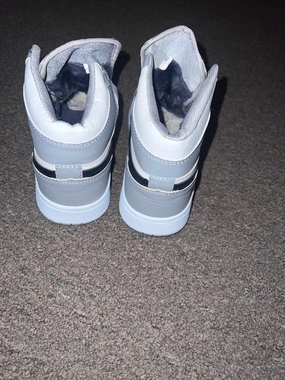 Tennis never worn Practically new - image 9