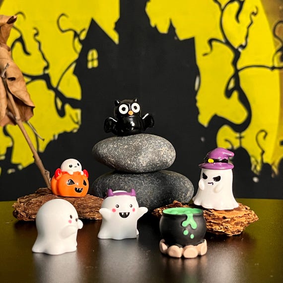 Halloween Decor, Cute Ghost Figurines, Tiny Resin Ghosts, Pumpkin & Witch Hat Ornaments, Spooky Desk Decor, Mini Halloween Gifts