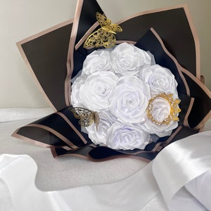 Rosas de cetim com lantejoulas