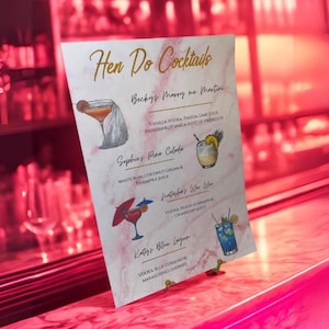 Hen Party Essentials: Maßgeschneiderte glamouröse Cocktailkarte A4 laminiert mit Ständer