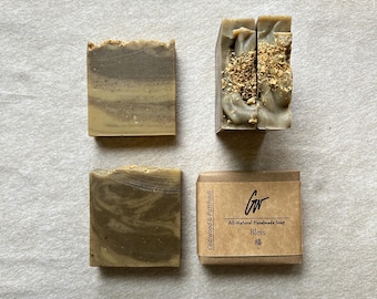 Jabón natural artesanal Bless / Elaborado artesanalmente con artemisa taiwanesa, jugo de menta fresca y aceites esenciales de pachulí y madera de cedro