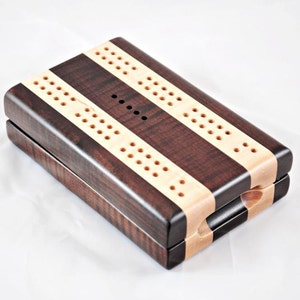 Tablero de cribbage de viaje - Arce rizado tostado y arce rizado - 2 jugadores