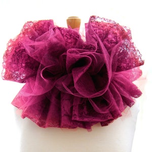 Burgundy Lace Collar with Tulle - Burlesque Costume - Elizabethan Fashion Ruff in Wine Red - Lots of Colors