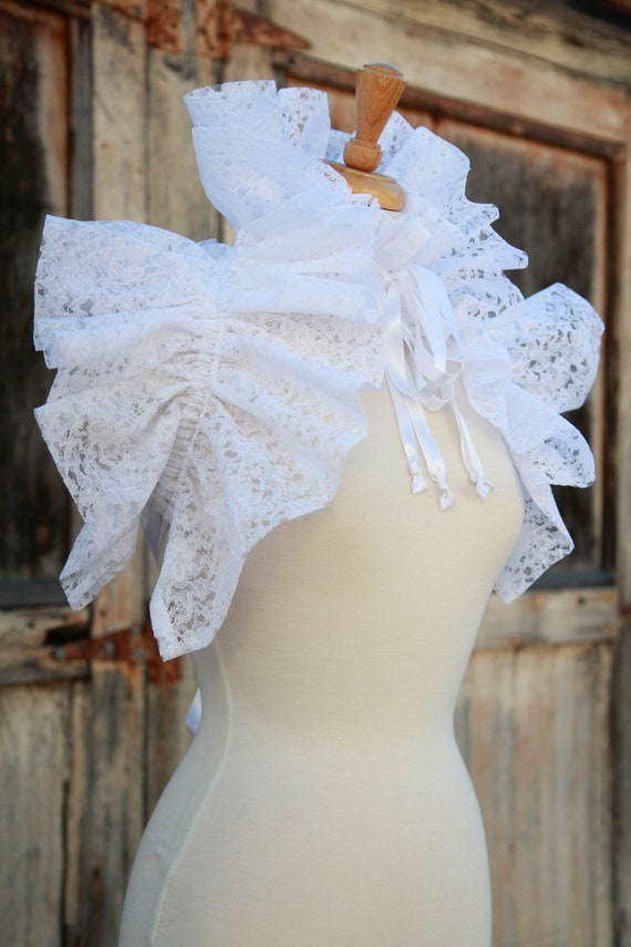 Victorian White Lace Collar 2 Piece Set Including a Lace Choker