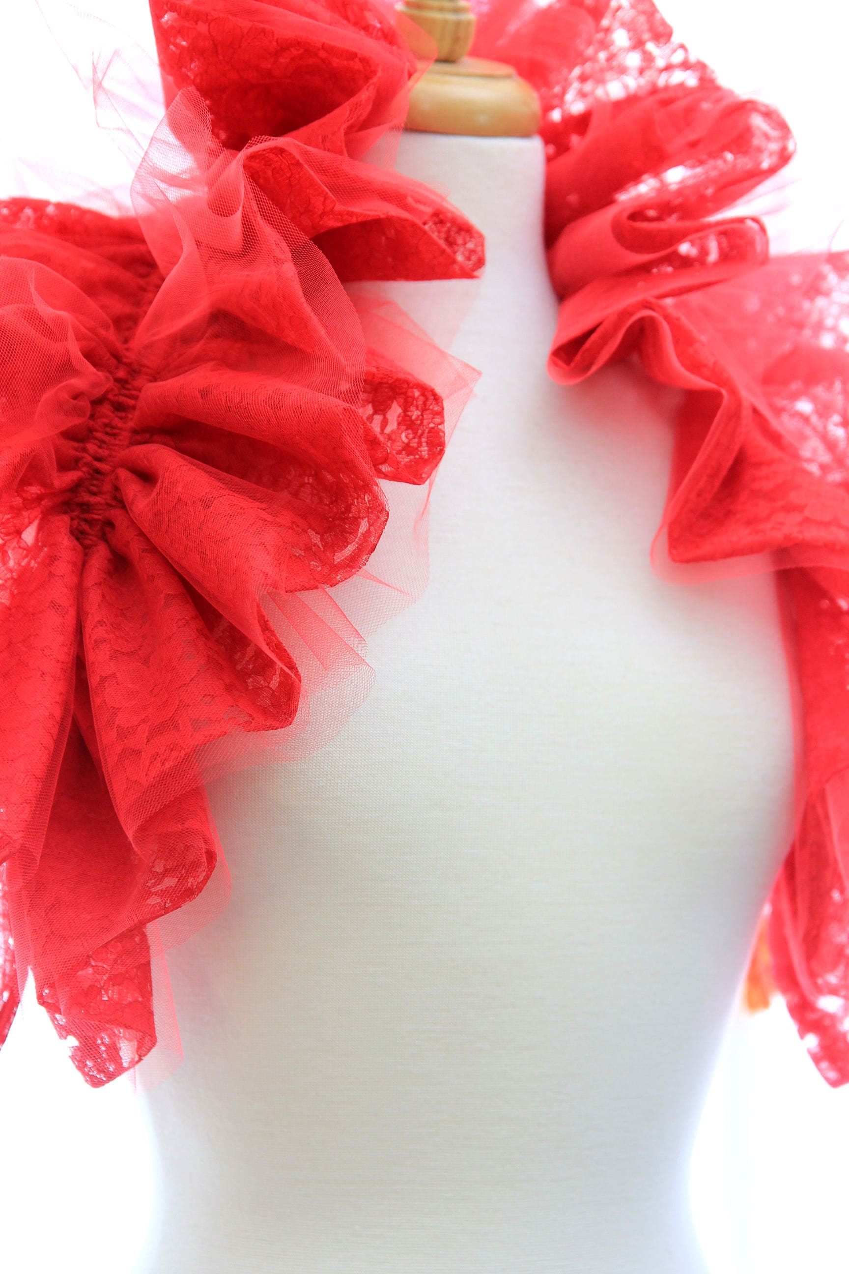 Red Fo Ruff Lace and Tulle Neck Ruff in Red - Elizabethan Fashion Ruffs - Victorian ...