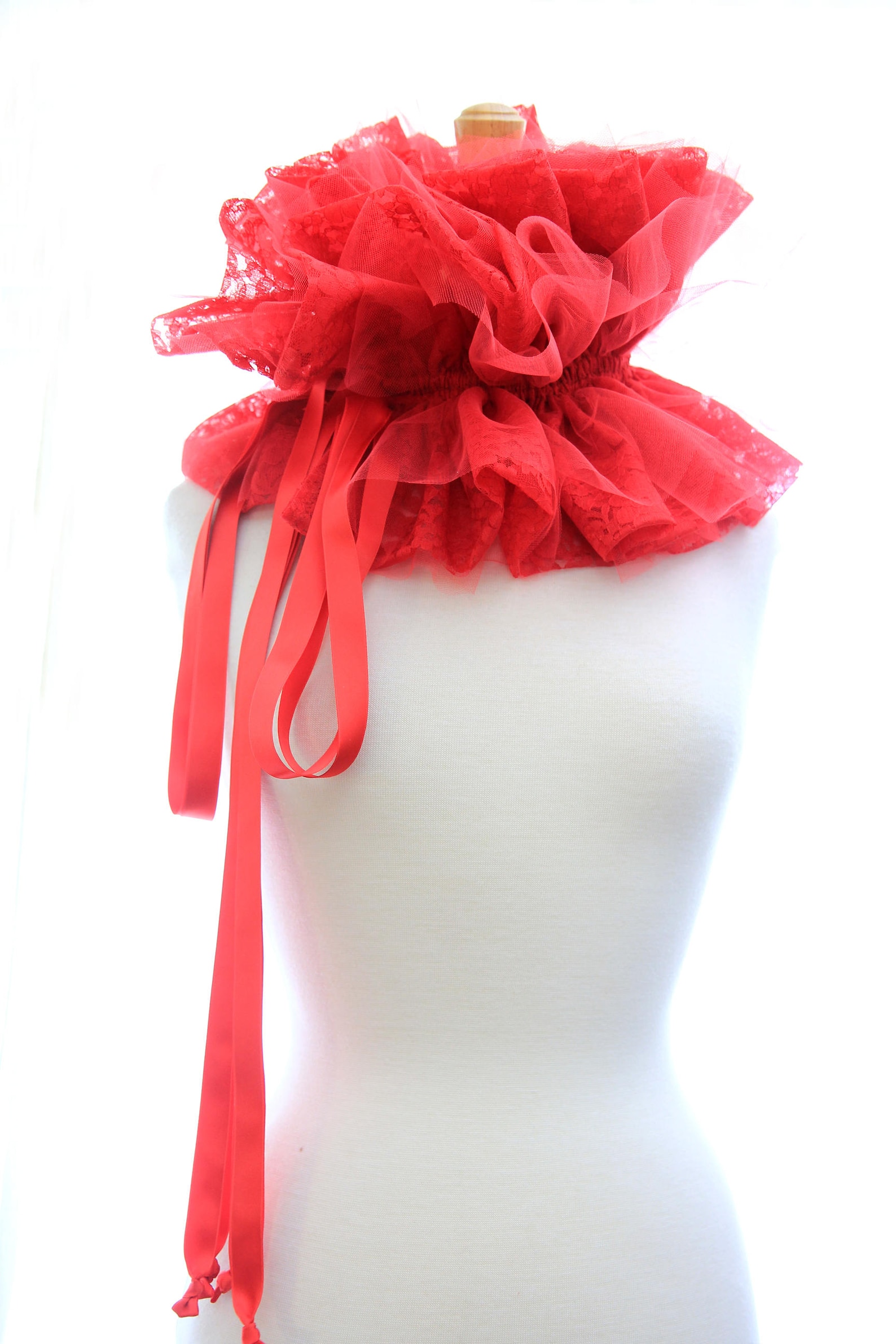 Red Fo Ruff Lace and Tulle Neck Ruff in Red - Elizabethan Fashion Ruffs - Victorian ...