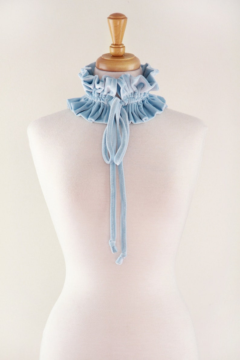 Collar de terciopelo azul pálido Gargantilla de estilo victoriano, volante de cuello o volante de cuello en azul claro azul bebé Alicia en el país de las maravillas azul imagen 3