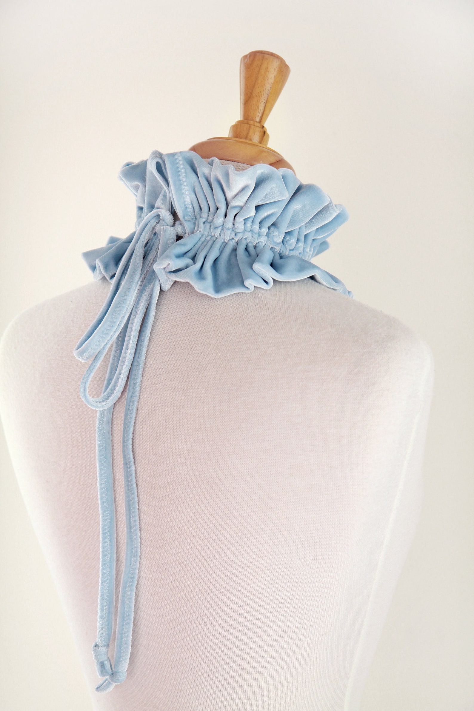 Blue Fillette Collar
