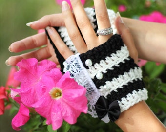 Alice in Wonderland Fingerless Gloves in Black and White Stripes - Kawaii Fashion Hand Warmers - Striped Mits