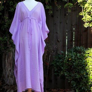 Kaftan Maxiklänning - Strandkaftan i lavendelfärgad bomullsgasväv - Maxiklänningar för kvinnor bild 2