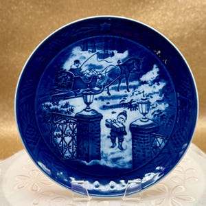 Vintage 2003 Bing & Grondahl Copenhagen Porcelain Plate &quot;Seasons&#39; Greetings&quot; (No. 96) with Certificate of Authenticity
