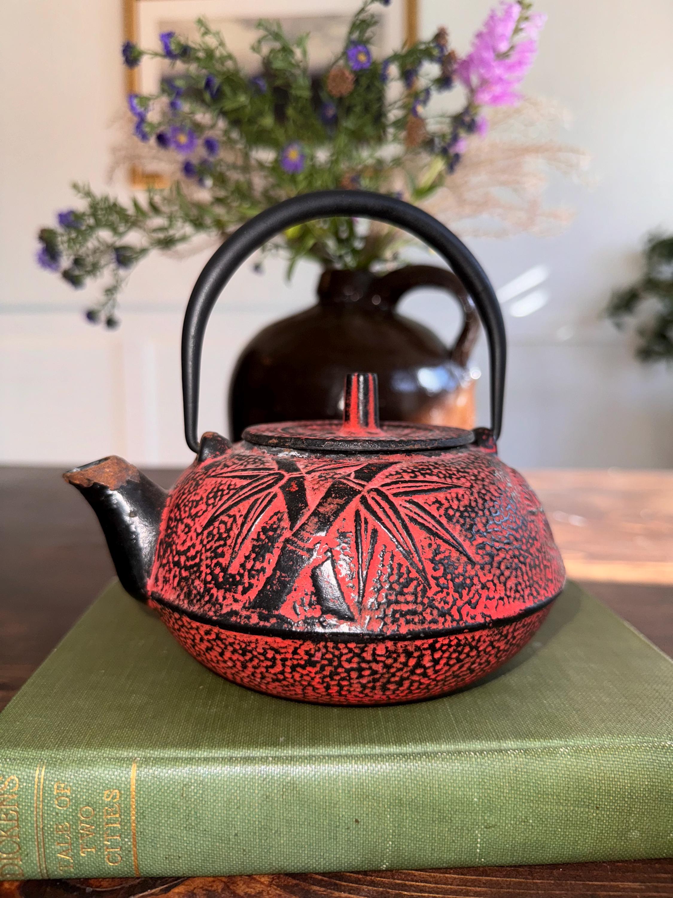 銀製 茶釜 花模様 木箱付き 鋳鉄製 茶釜 花模様 木箱付き