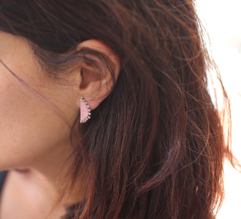 Granulated silver stud earrings Pink