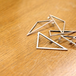 Silver triangle earring, minimal, geometric image 3