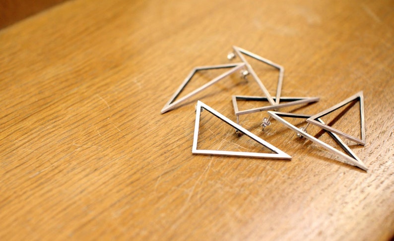 Silver triangle earring, minimal, geometric image 3