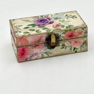 Shabby Chic smyckeskrin i trä: Blommig decoupage, guldförgylld