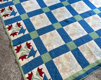 Vintage Hand Quilted Tulip Quilt ~ 10 spi!!!