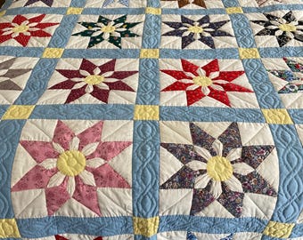 Vintage Missouri Daisy hand appliqued, hand quilted Quilt with yellow prairie points
