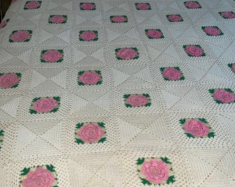 Vintage Hand Crocheted Rose Bower Bedspread ~ pattern from 1954 ~ aged white with pink roses