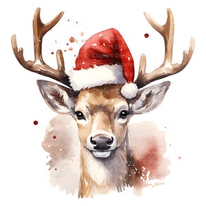 Pu&ograve; includere: Dipinto ad acquerello di un cervo che indossa un cappello rosso di Babbo Natale. Il cervo ha una pelliccia marrone e grandi corna. Lo sfondo &egrave; un acquerello di colore marrone e rosso.