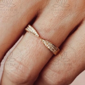 Twisted Wedding Band, Bow Tie Shaped Diamond Wedding Band, Infinity Ring, 14K Solid Gold Infinity Twisted Band with Round Moissanite Diamond