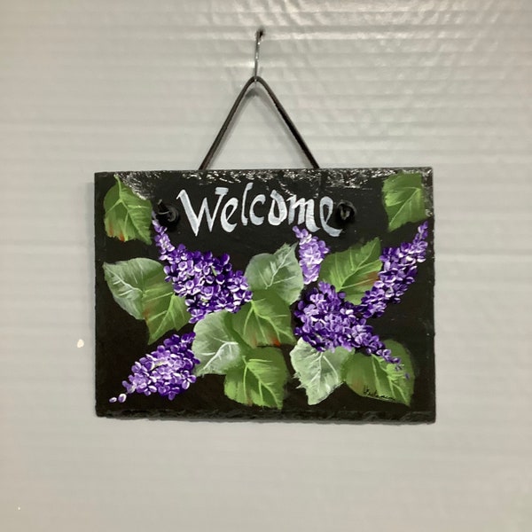 Plaque de bienvenue lilas ardoise à suspendre