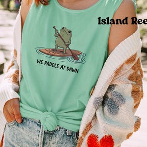We Paddle at Dawn Funny Paddleboard Shirt, Stand Up Paddle Board Tee, SUP Shirt, Funny Frog Shirt, Paddleboarding Gift, Comfort Colors Shirt immagine 5