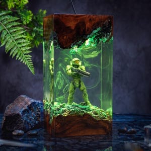 Lámpara de resina con diseño de guerrero espacial futurista, diorama LED inspirado en el infinito, lámpara de escritorio para gamers, decoración para sala de juegos Xbox, regalo de Navidad 2026.