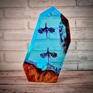 Flying Dragon Lamp, Fantasy Resin Art Night Light, Unique Desk Lamp, Dragon Lover Gift, Cool Bedroom & Gamer Room Decor, Xmas gift