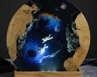 Lampa z żywicy „Astronauci i czarna dziura”, niestandardowa lampka nocna z żywicy galaktycznej, ręcznie robiona lampa z żywicy epoksydowej, wyjątkowy prezent, prezent dla miłośników kosmosu